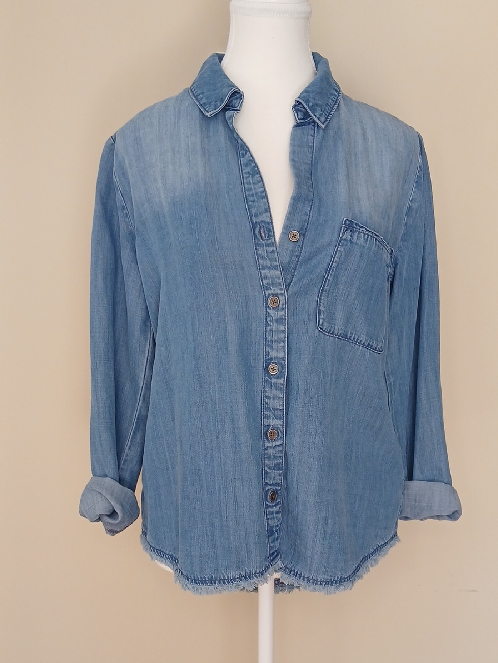 Anthropologie Cloth & Stone Chambray Button Down Shirt Size Small - Picture 1 of 7